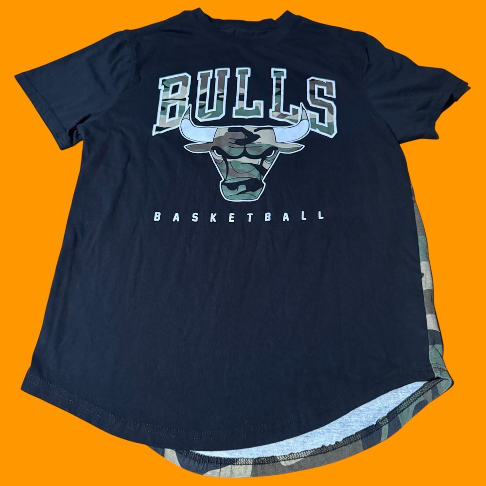 Chicago Bulls Mens Small Black Camo Short Sleeve NBA UNK Logo Basketball